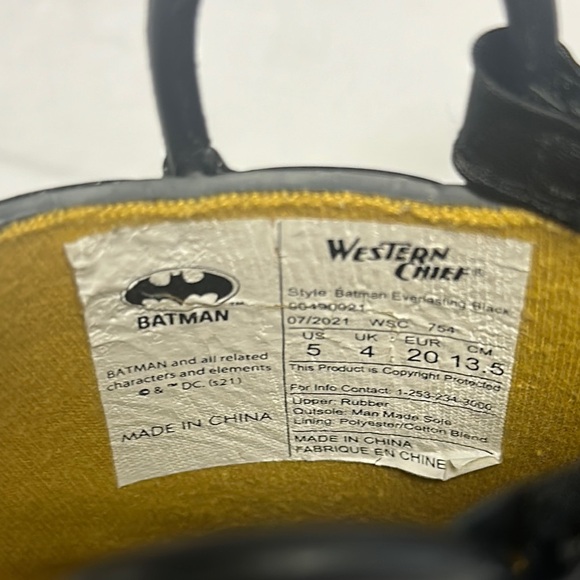 Western Chief - Kids Black and Yellow Batman Rain Boots with capes - Picture 5 of 6